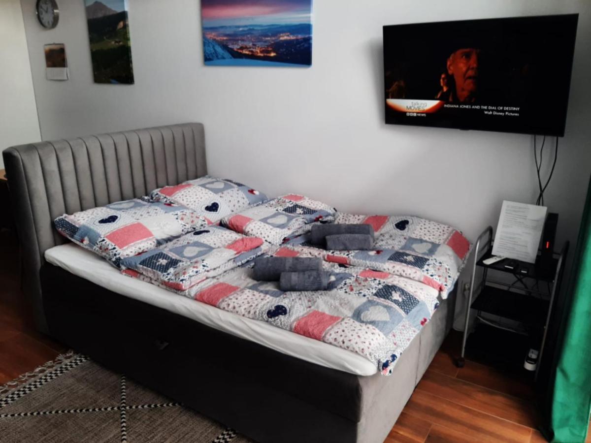 Aparta Lotnisko Vratislav Exteriér fotografie