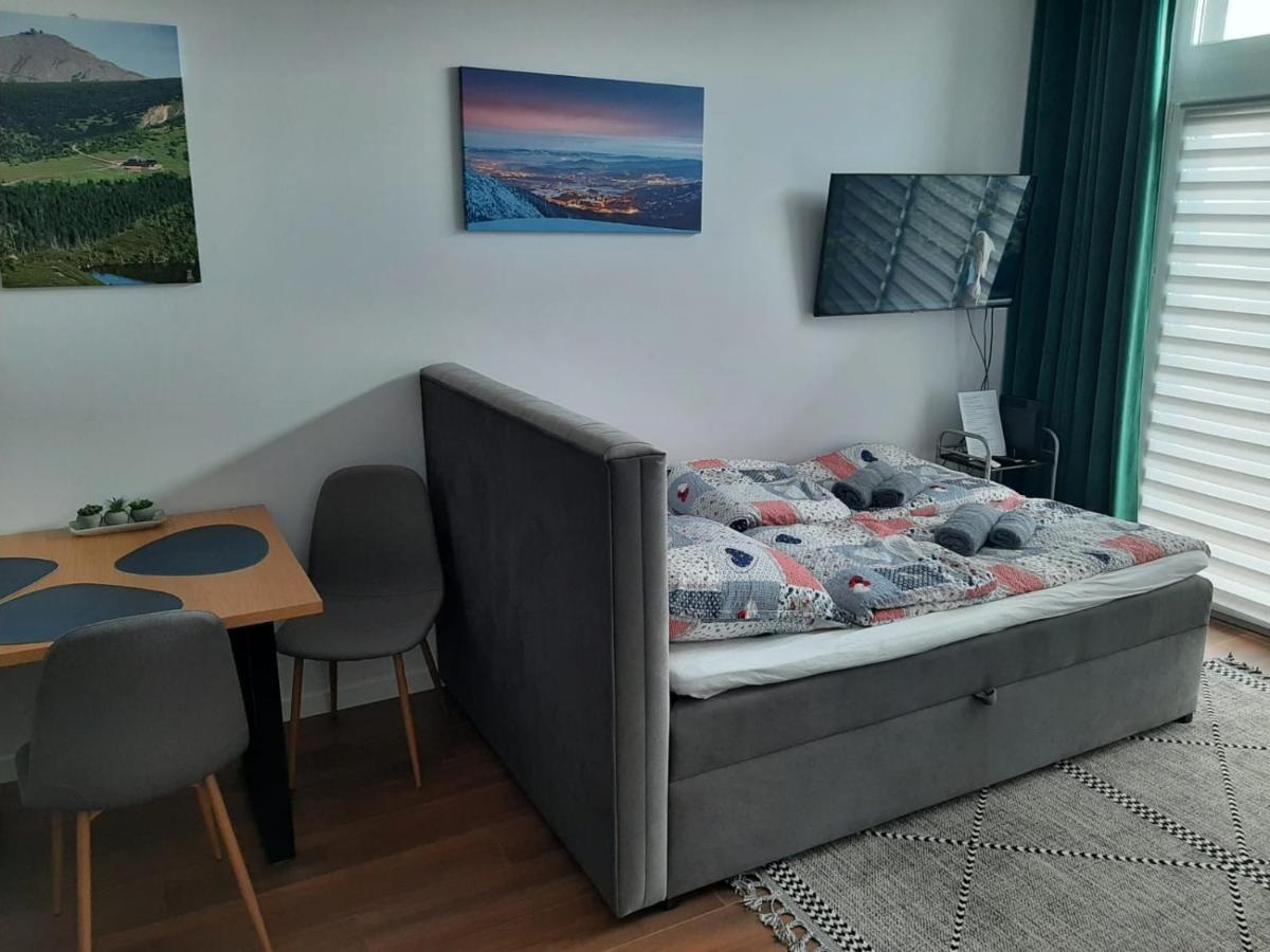 Aparta Lotnisko Vratislav Exteriér fotografie